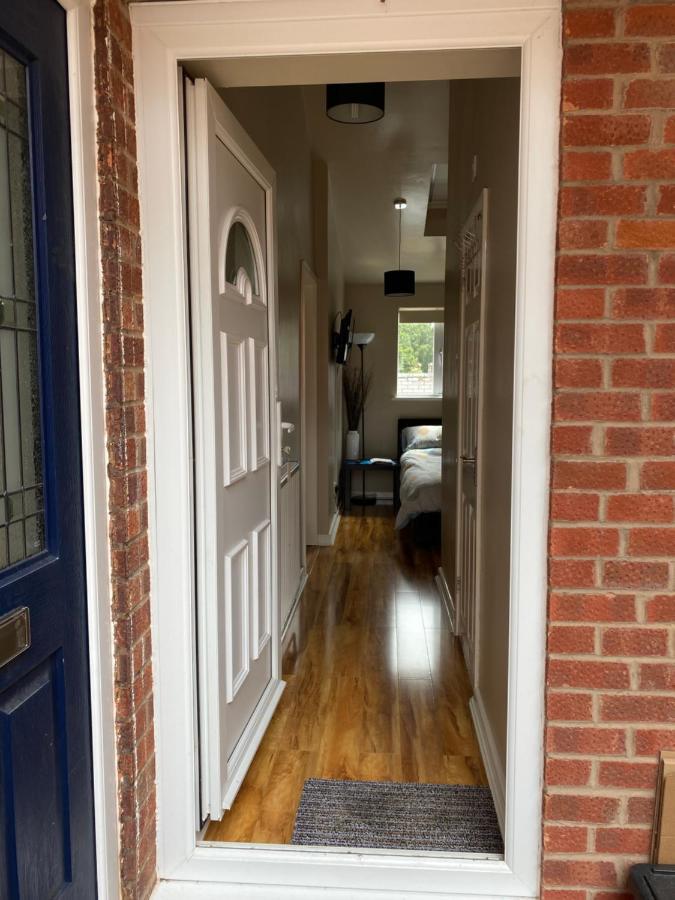 Private Room And Bathroom With Private Entrance Near Warwick Town Centre Exterior photo