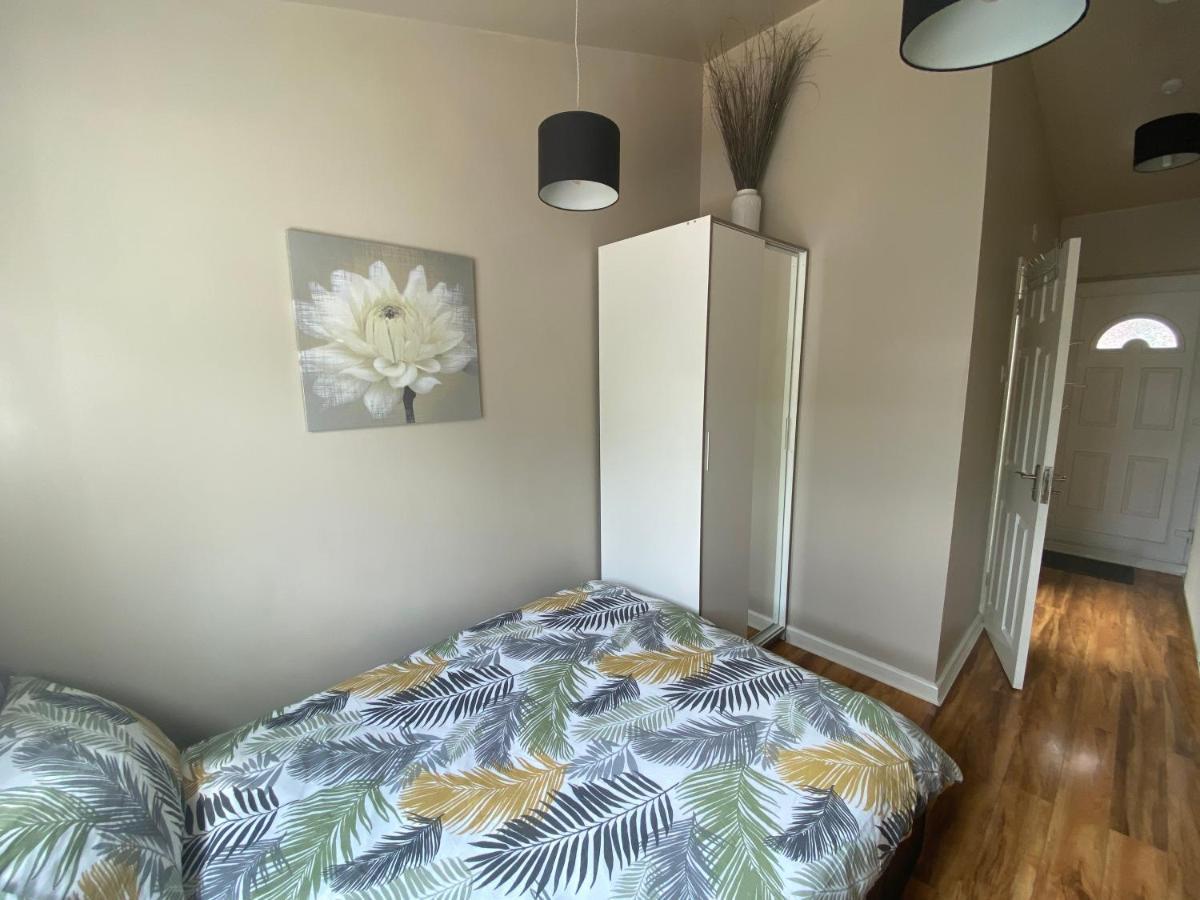 Private Room And Bathroom With Private Entrance Near Warwick Town Centre Exterior photo