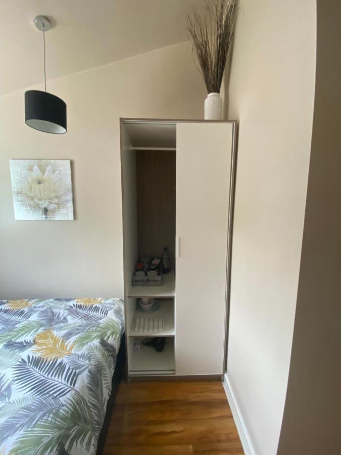 Private Room And Bathroom With Private Entrance Near Warwick Town Centre Exterior photo